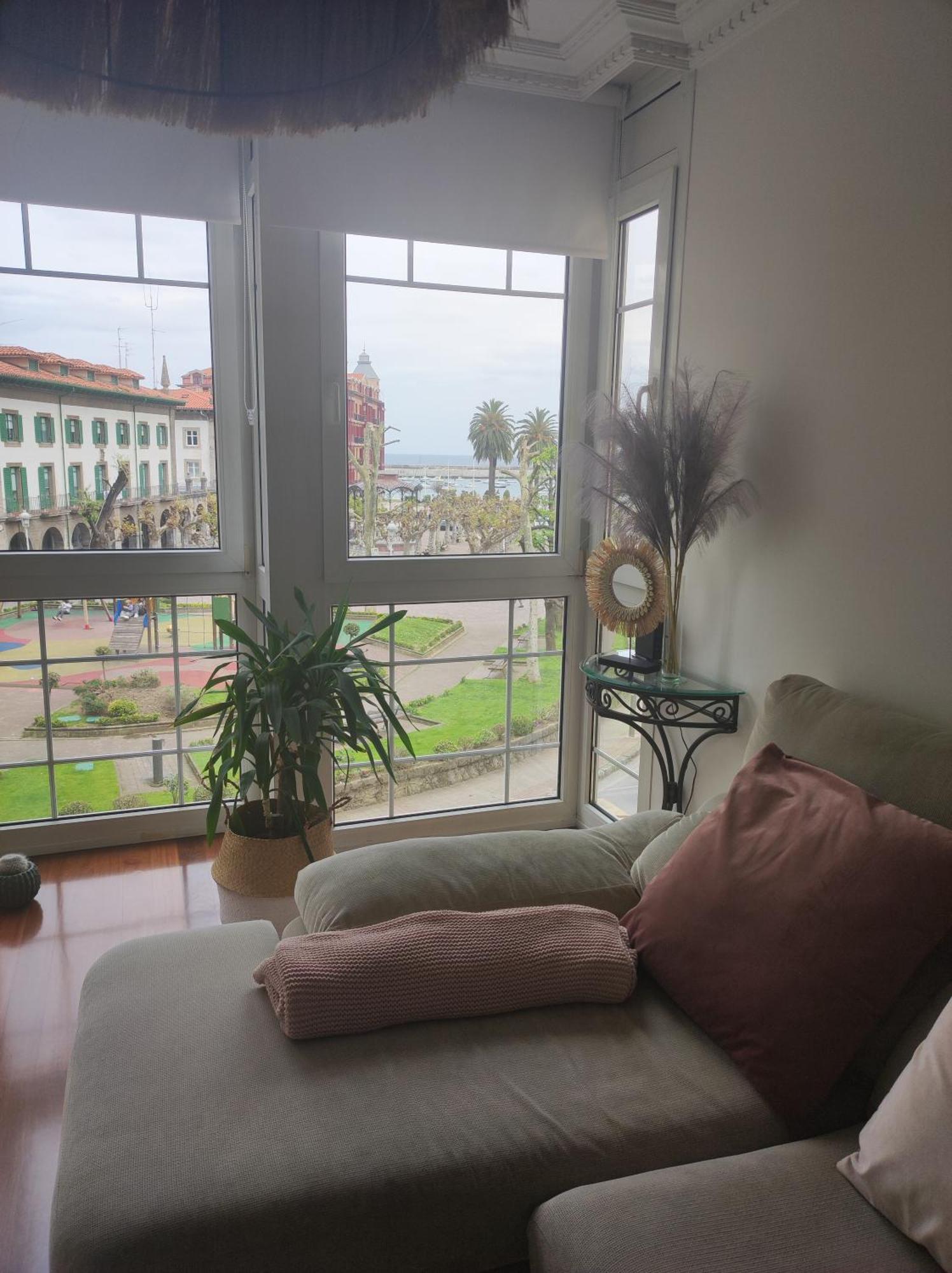 Precioso Piso Con Garaje En El Centro De Castro Urdiales Appartement Buitenkant foto